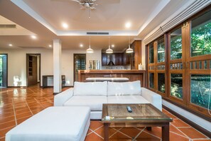 2 Bedrooms Villa | Salle de séjour