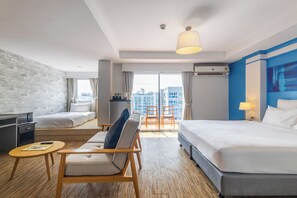 Junior Triple Room, Multiple Beds - Journeyhub Pattaya Central (Pattaya)