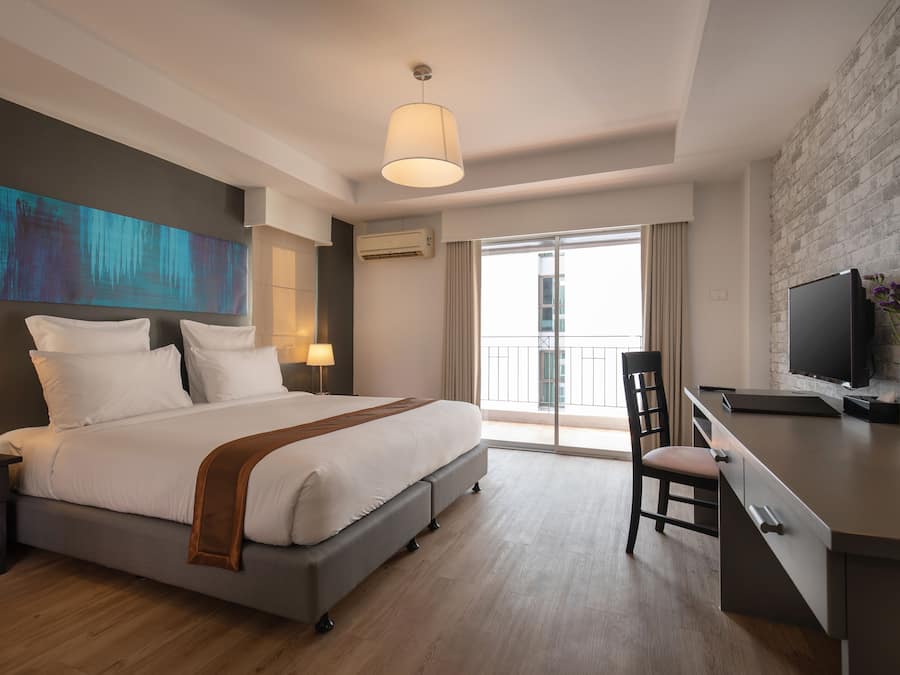 Sengetøy av topp kvalitet, safe på rommet og individuelt dekorert