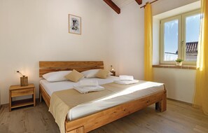 4 bedrooms, in-room safe, travel crib, free WiFi - Gorgeous home in Krnica (Krnica)