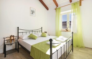 4 bedrooms, in-room safe, travel crib, free WiFi - Gorgeous home in Krnica (Krnica)