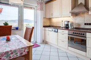 Fridge, microwave, oven, stovetop - Fantastic view of the Rhine, high altitude of the Rhine above Bacharach, up to 6 people (Bacharach)
