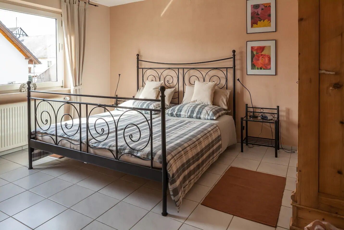 2 Schlafzimmer, Reisekinderbett, kostenloses WLAN, Bettwäsche