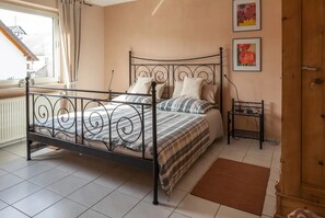 2 bedrooms, travel cot, free WiFi, bed sheets - Fantastic view of the Rhine, high altitude of the Rhine above Bacharach, up to 6 people (Bacharach)