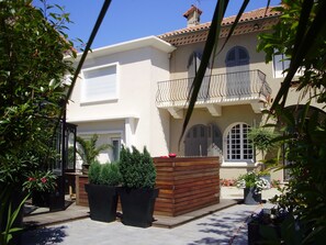 Exterior - Charming outdoor jacuzzi (Le Pontet)