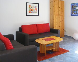 TV, stereo - very nice Endreihenhaus near the forest to 4 people, garden, pets allowed (Prerow)