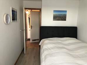 1 bedroom, desk, iron/ironing board - Apartment 2 rooms, close to Friedrichstrasse, 100 to the beach (Westerland)