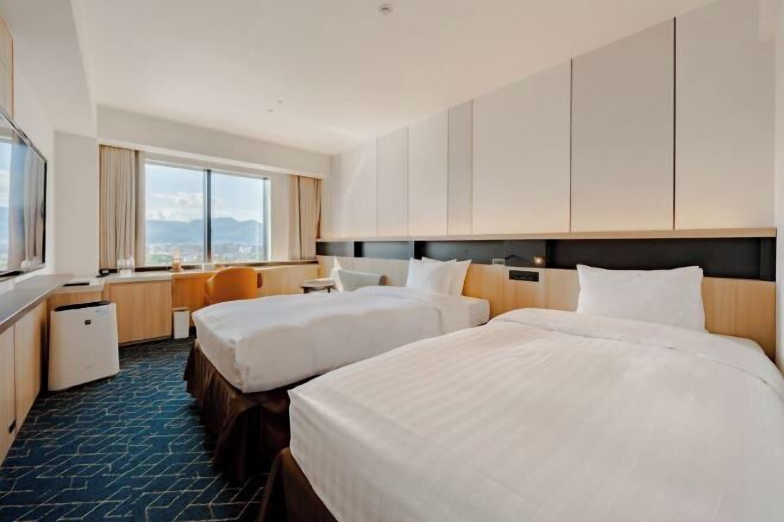 1 bedroom, down duvets, in-room safe, desk