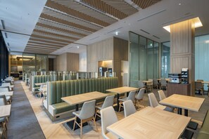 Lobby lounge - KEIO PRELIA HOTEL SAPPORO (Sapporo)