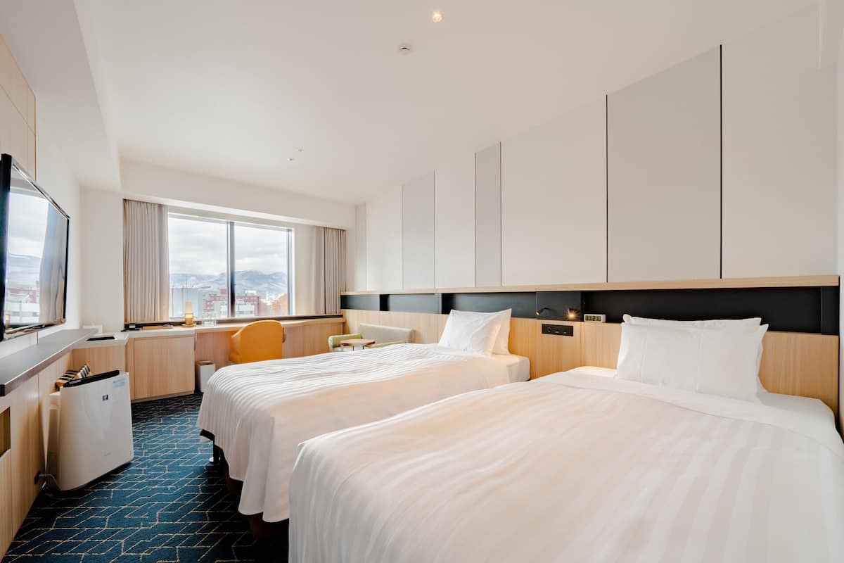 Moderate Twin Room, Non Smoking | 1 bedroom, down comforters, in-room safe, desk