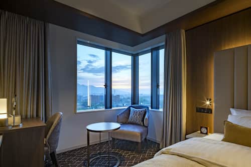 Premier King Bedroom, Non Smoking | View from room