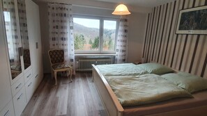 1 chambre, fer et planche à repasser, accès au Wi-Fi (inclus)