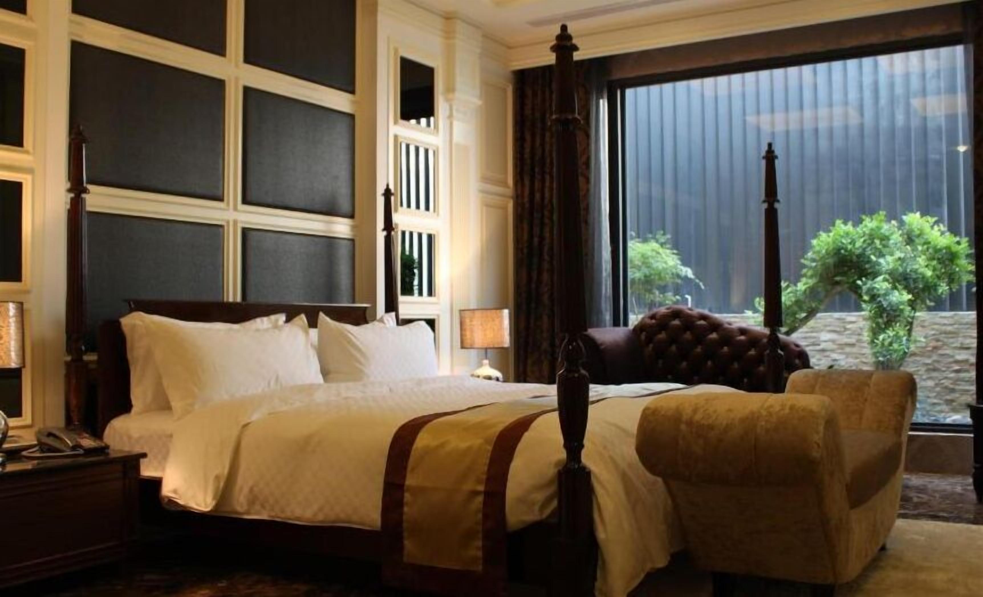 premium bedding, down duvets, free minibar, desk