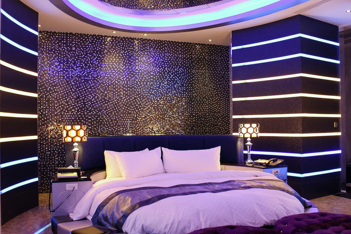 Romantic Double Room, 1 King Bed, Non Smoking | Premium bedding, down comforters, minibar (free items), desk