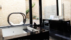 A modern bathroom with a large sink, a mirror, and a view of the outside. - Yin Shui Han Motel (Kaohsiung)