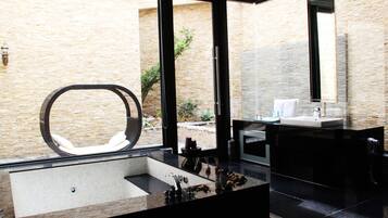 Panoramic Double Room, 1 King Bed, Non Smoking | Bathroom | Separate tub and shower, jetted tub, hydromassage showerhead