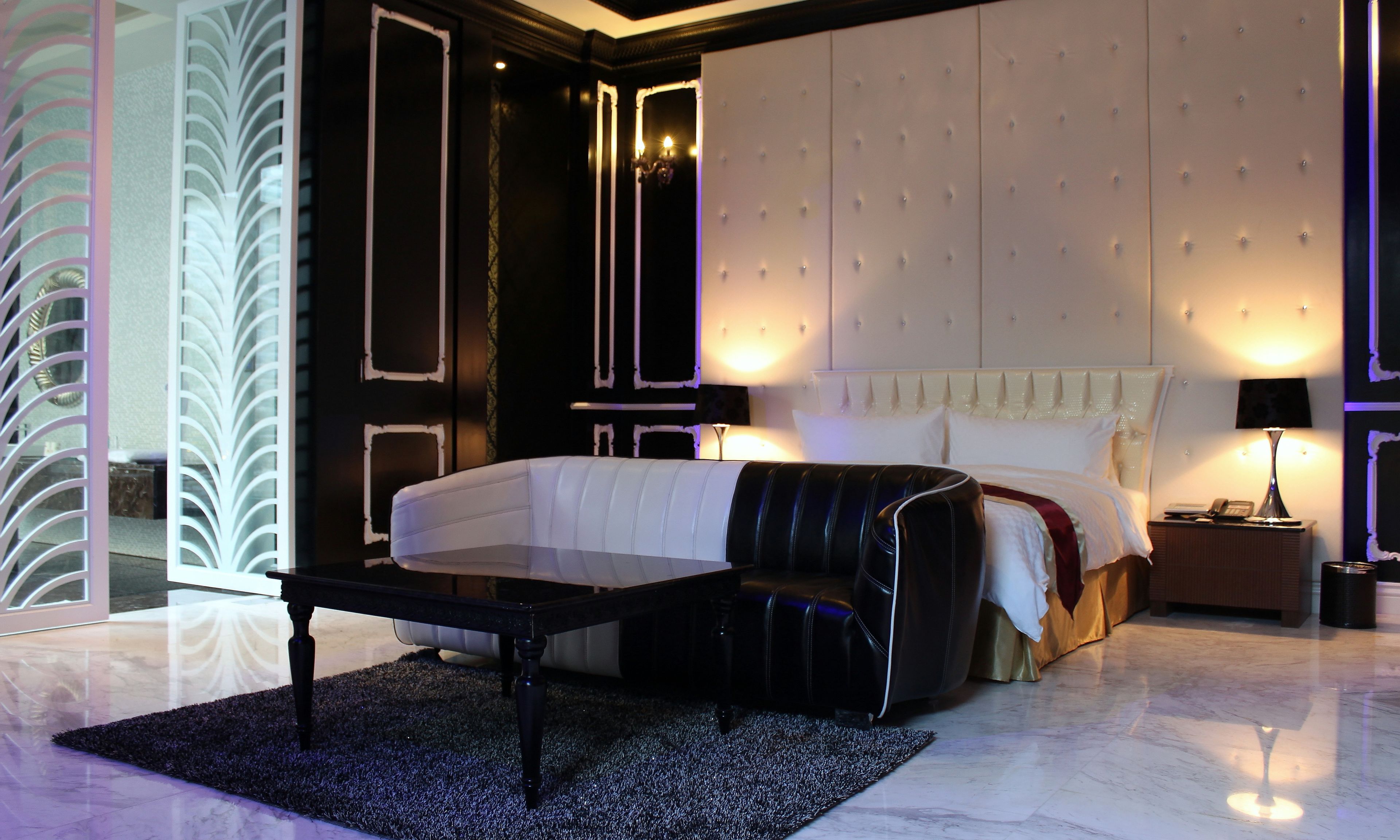 luxury double room, 1 king bed, non smoking | premium bedding, down duvets, free minibar, desk