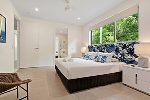 4 bedrooms, individually decorated, individually furnished - Pavillion 3 Absolute Waterfront (Whitsundays)