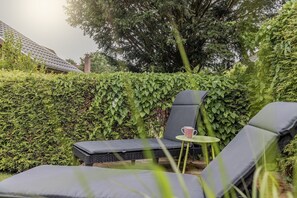 Property grounds - Well-designed interior: In the semi-detached house on the one hand was on ei (Carolinensiel)