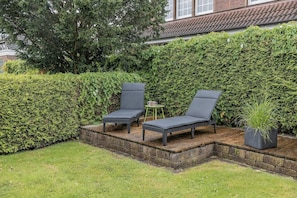 Terrace/patio - Well-designed interior: In the semi-detached house on the one hand was on ei (Carolinensiel)