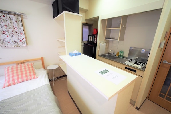 Free WiFi, bed sheets