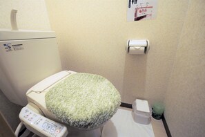 Standaard kamer, 1 slaapkamer | Badkamer | Een bad/douchecombinatie, een diep bad, gratis toiletartikelen