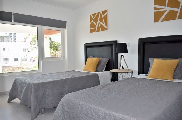 2 bedrooms, iron/ironing board, bed sheets