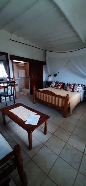 더블룸 | 고급 침구, 책상, 암막 커튼, 무료 WiFi