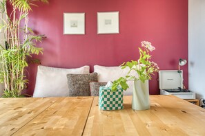 Casa, vista a la ciudad (Paris) | Área de sala de estar | Televisión de pantalla plana de 42 pulgadas con canales por cable 