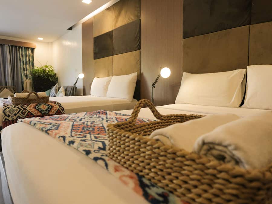 Premium Family Room | Desk, bed sheets