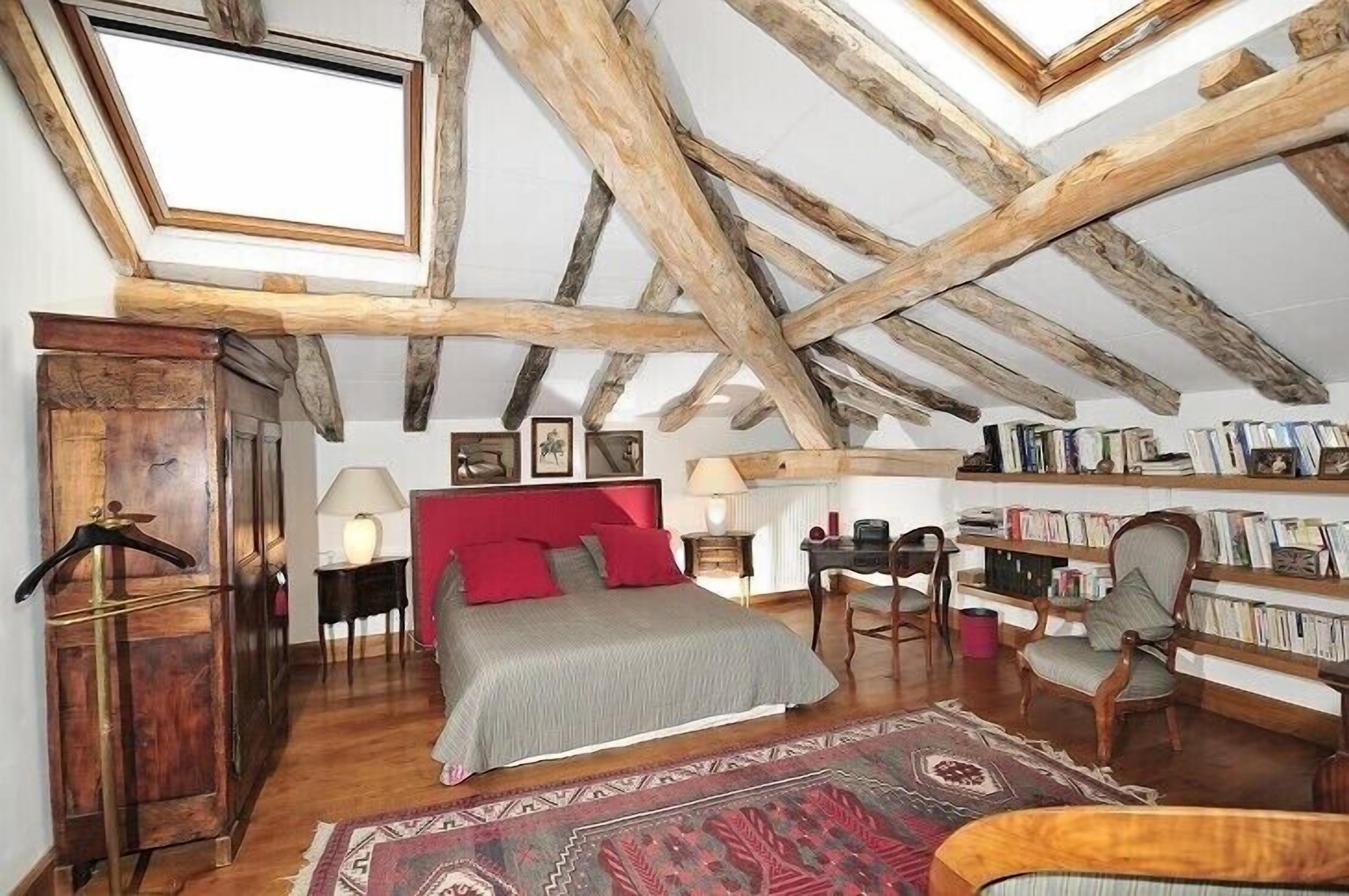 4 bedrooms, desk, iron/ironing board, free WiFi