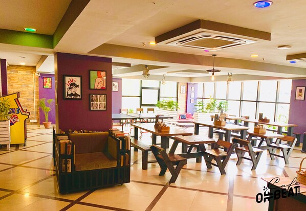 2 restaurants, breakfast served - Offbeat CCU (Kolkata)