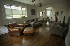 Smart-TV, Videospiele, DVD-Player, Bücher