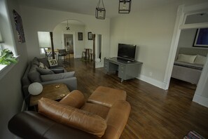 Smart-TV, Videospiele, DVD-Player, Bücher