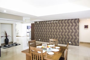 Executive Room | In-room dining