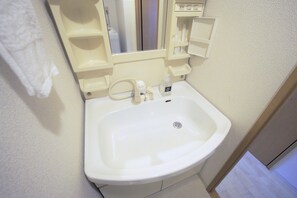 Standard Room, 1 Bedroom | Bathroom sink