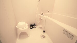 Habitación estándar, 1 habitación | Baño | Tina con regadera, tina profunda, amenidades de baño gratuitas 