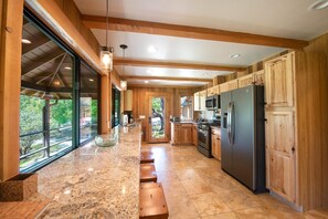 Fridge, microwave, oven, stovetop - Sierra Base Camp (Oakhurst)