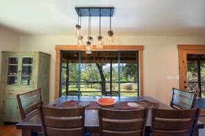 Dining - Sierra Base Camp (Oakhurst)