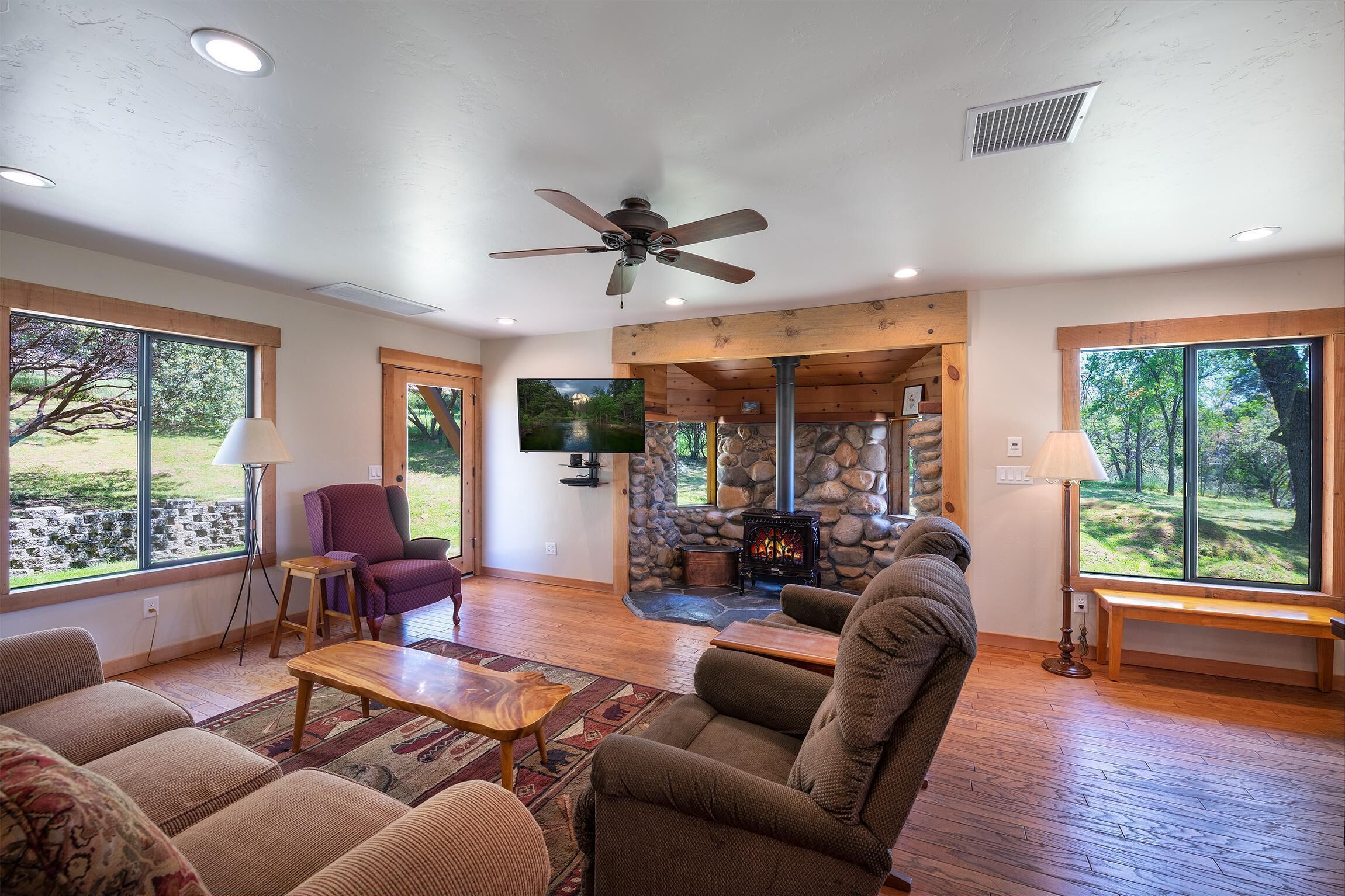 TV, fireplace, DVD player