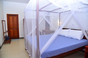 Basic Villa, Smoking, Garden View | 2 bedrooms, pillowtop beds, in-room safe, individually furnished - Villa wanderlust (Hikkaduwa)