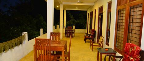 LED TV, iPad, DVD player