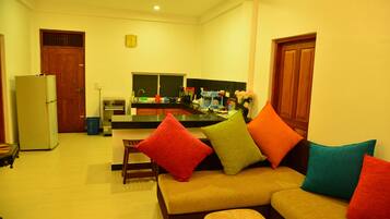 LED TV, iPad, DVD player