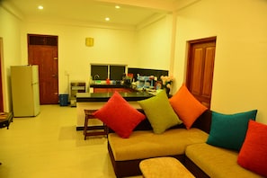 LED TV, iPad, DVD player