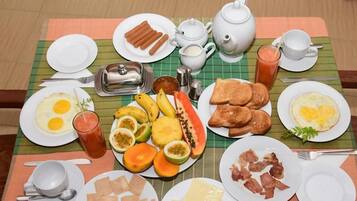 Free daily English breakfast