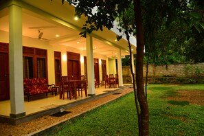 基础别墅, 吸烟房, 花园景观 | 客房景观