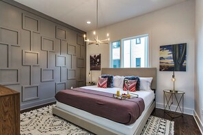 4 habitaciones, tabla de planchar con plancha, internet y ropa de cama