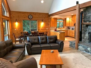 Fireplace - Silver Lake Cabin #7 - Lake Front - H/T - Pets Ok (Maple Falls)