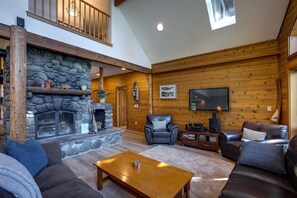 Fireplace - Silver Lake Cabin #7 - Lake Front - H/T - Pets Ok (Maple Falls)