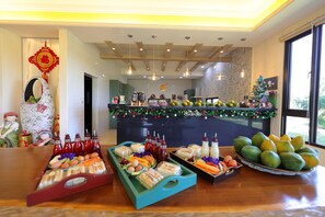 Free daily English breakfast - Floral Land B&B (Shoufeng)